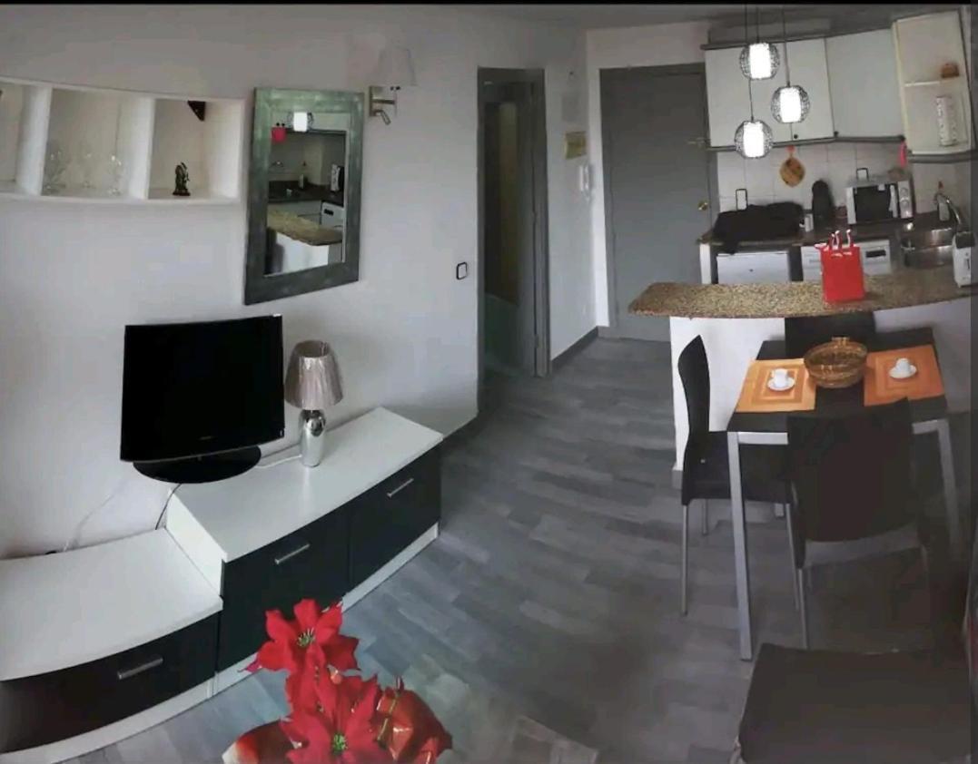 Bonito Apartamento Cerca De La Playa Салоу Екстериор снимка